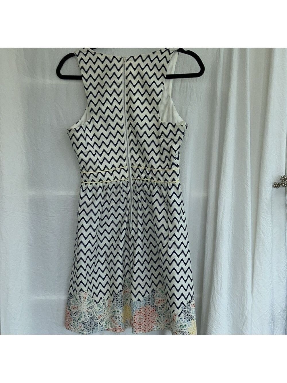 NWT: Sleeveless Print Dress: size Medium - Picture 6 of 8